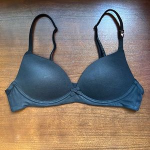 NWT ✨ Black VS Wireless Bra 34A